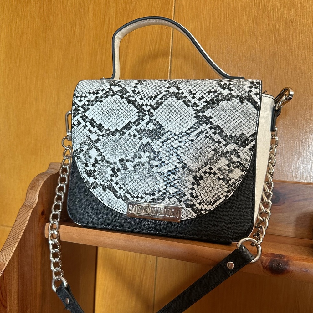 Small Steve Madden Purse - Picture 1 of 6